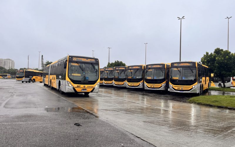 Prefeitura entrega mais 40 novos ônibus do BRT para a população carioca